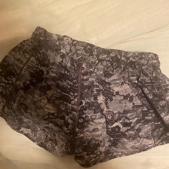 Lululemon hotty hot shorts - Picture 3 of 3